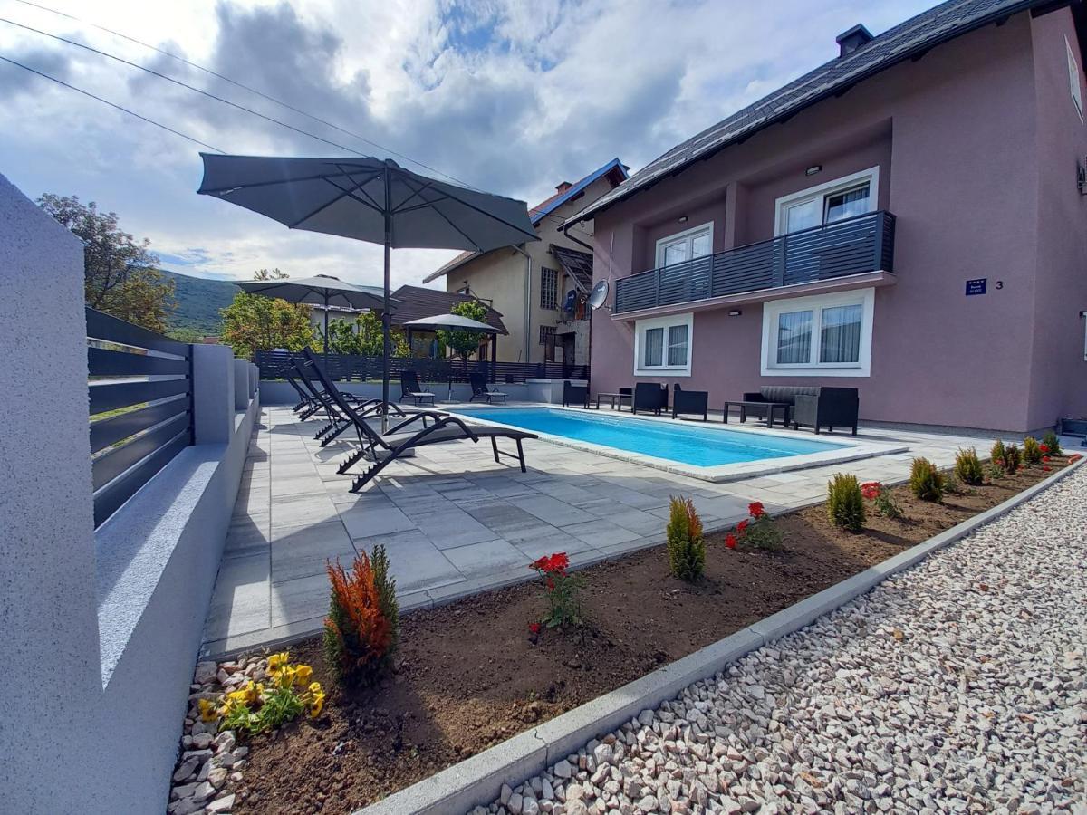 Premier House By Rd Group Korenica Exterior foto